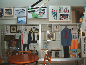 １F原田雅彦記念品展示コーナー